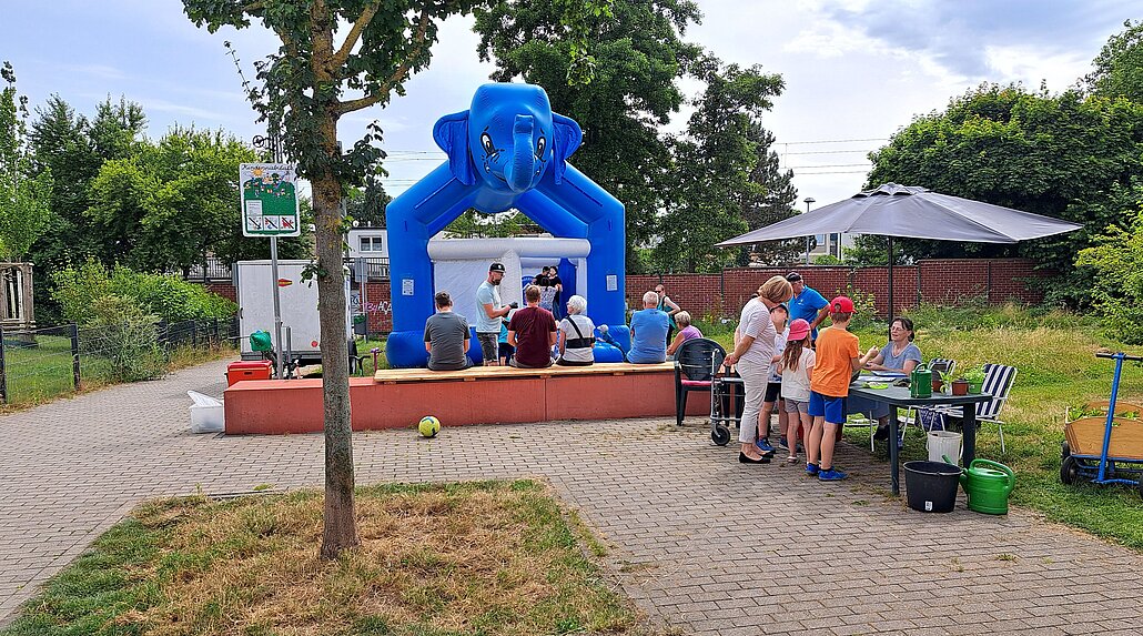 Horster Blütendreieck, Essen unsere Intitiative ist auch auf dem jährlichen Quartiersplatzfest mit diversen Aktionen für Kinder vertreten