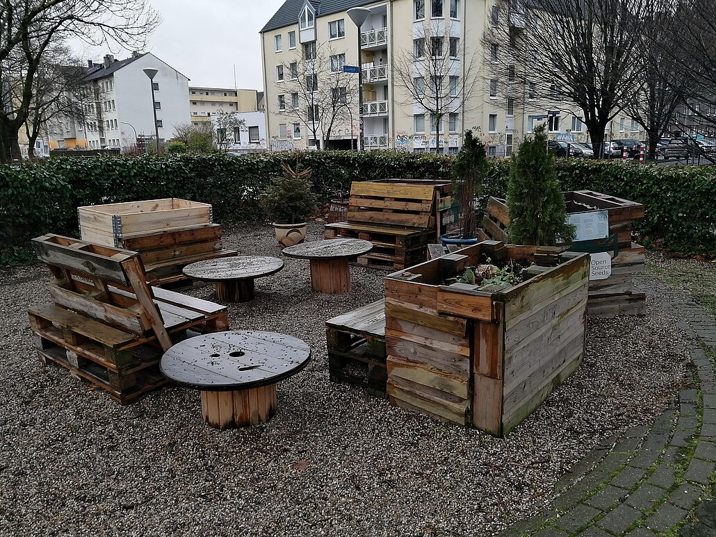 GruenesWohnzimmerBluecherpark4_Dortmund_Planerladen Sitzecke und Hochbeete im Grünen Wohnzimmer