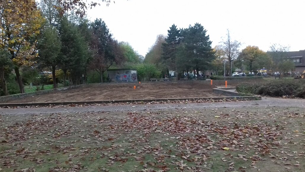 Drainage anlegen und Erde verfüllen