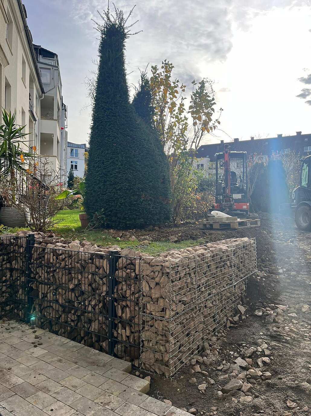 Bauarbeiten in einem Innenhof