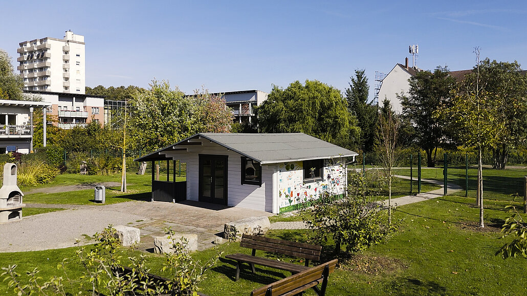 Gartenlaube mit Grillplatz Gartenlaube mit Grillplatz