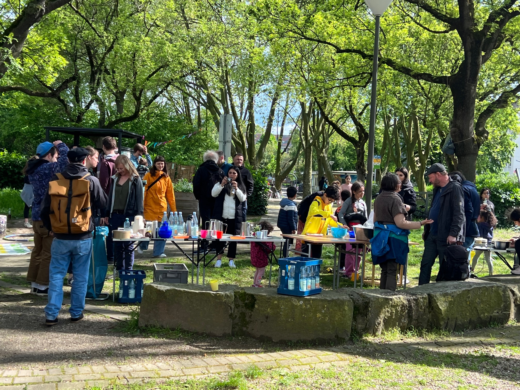 Eine Veranstaltung mit mehreren Menschen im Blücherpark