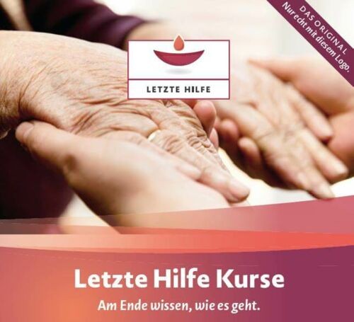 Letzte Hilfe Kurse Flyer für Letzte Hilfe Kurse: Ein Paar alte Hände wird von einem Paar junger Hände ergriffen, darüber das Logo der Letzten Hilfe Kurse